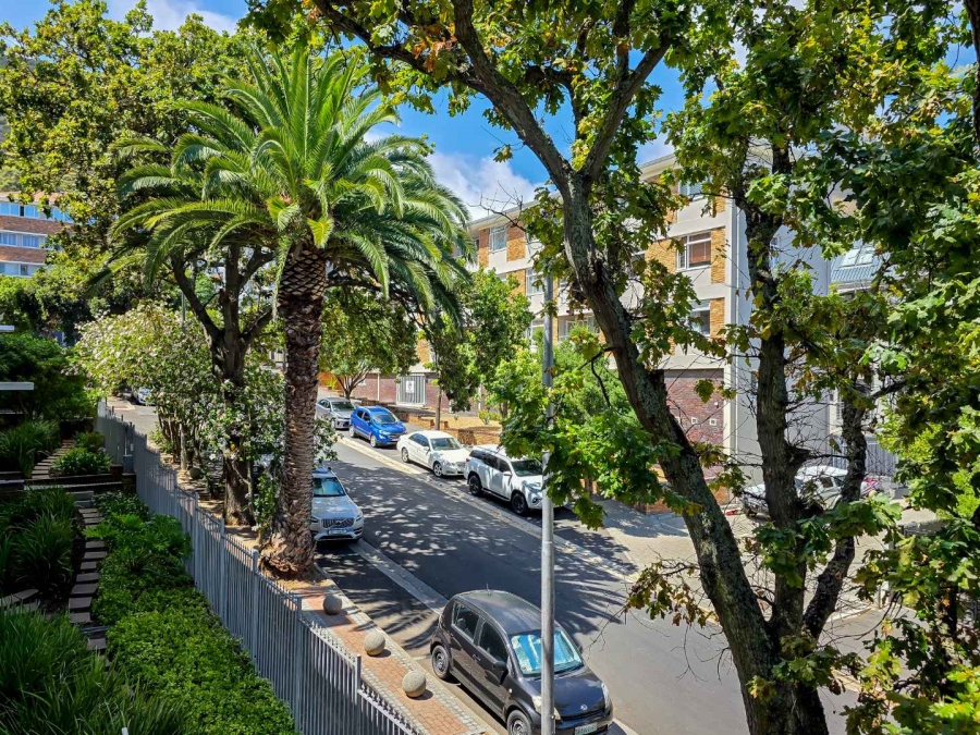 2 Bedroom Property for Sale in Sea Point Western Cape